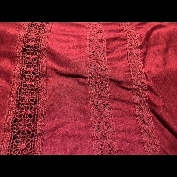 Beautiful burgundy tank w/ accent. Sz junior xl - Picture 4 of 4